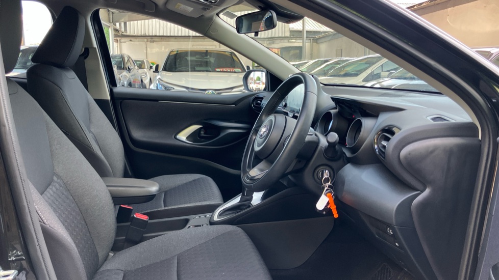 Toyota Yaris 1.5 Hybrid Design 5dr CVT Hybrid Hatchback - Image 12