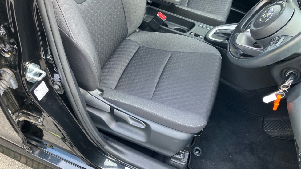 Toyota Yaris 1.5 Hybrid Design 5dr CVT Hybrid Hatchback - Image 17