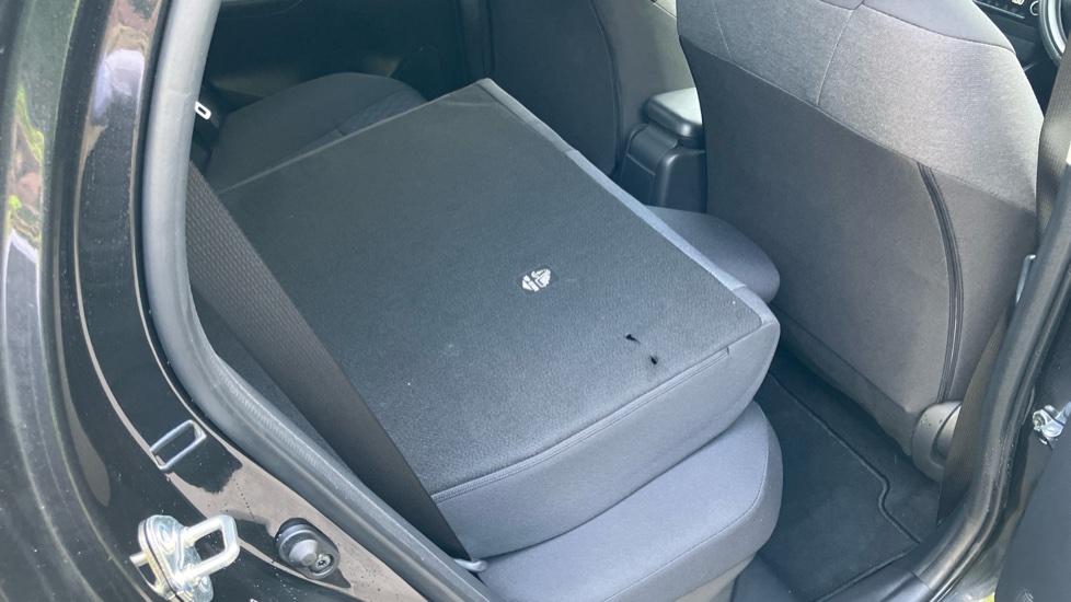 Toyota Yaris 1.5 Hybrid Design 5dr CVT Hybrid Hatchback - Image 18