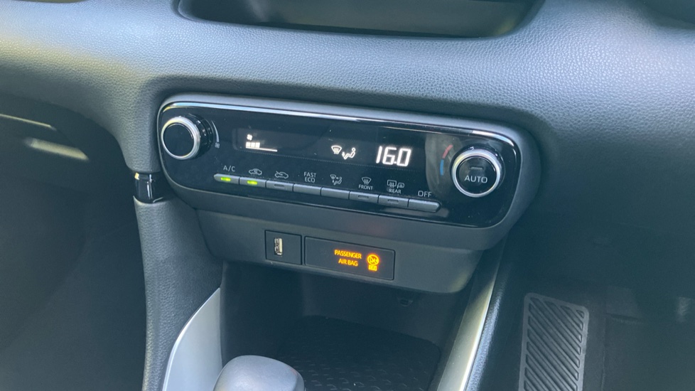 Toyota Yaris 1.5 Hybrid Design 5dr CVT Hybrid Hatchback - Image 34