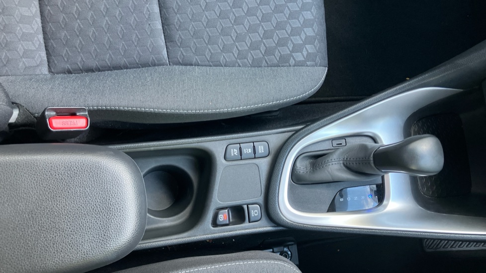 Toyota Yaris 1.5 Hybrid Design 5dr CVT Hybrid Hatchback - Image 46