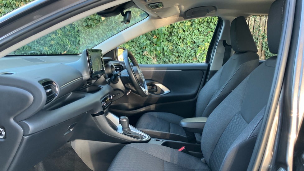 Toyota Yaris 1.5 Hybrid Design 5dr CVT Hybrid Hatchback - Image 5