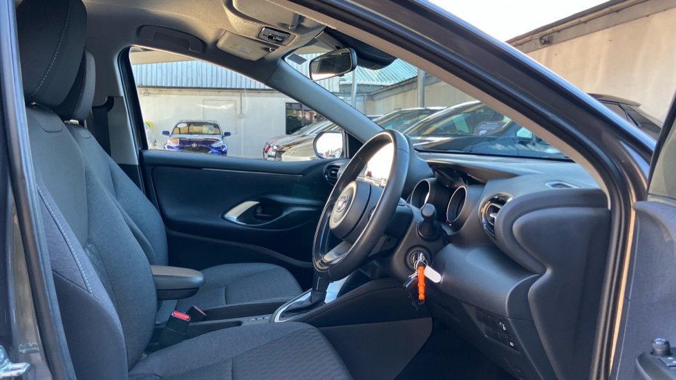 Toyota Yaris 1.5 Hybrid Design 5dr CVT Hybrid Hatchback - Image 12