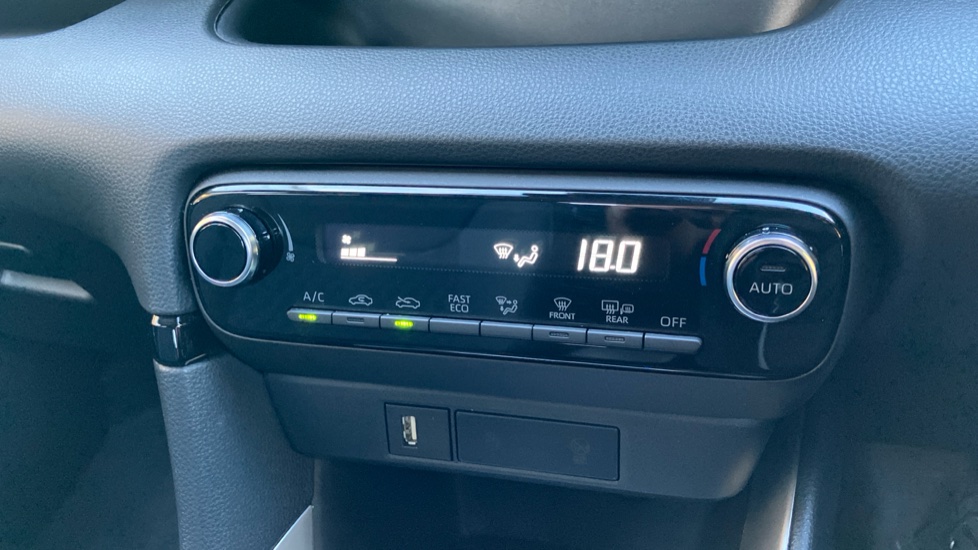 Toyota Yaris 1.5 Hybrid Design 5dr CVT Hybrid Hatchback - Image 34