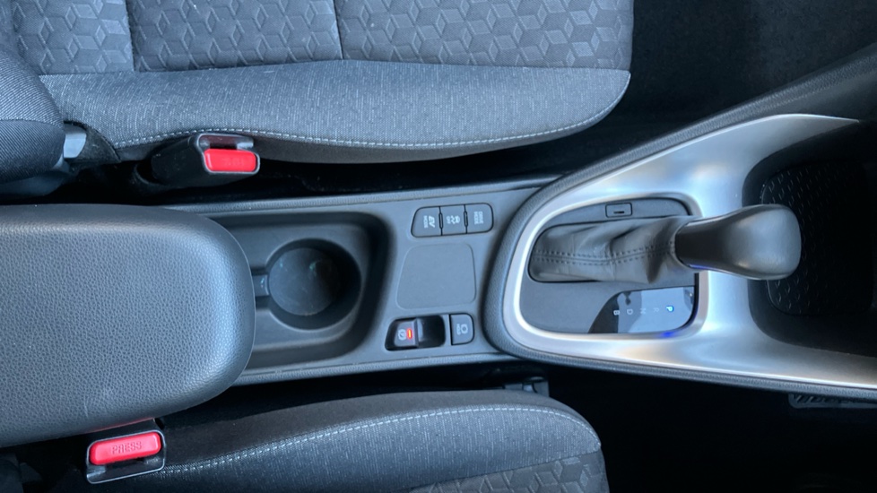 Toyota Yaris 1.5 Hybrid Design 5dr CVT Hybrid Hatchback - Image 46