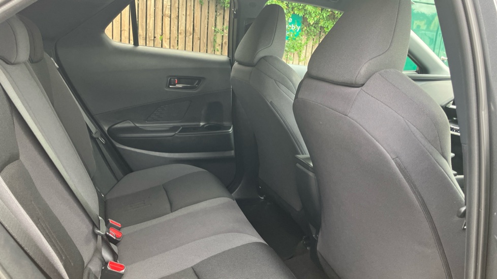 Toyota C-HR 1.8 Hybrid Design 5dr CVT Hybrid Hatchback - Image 8