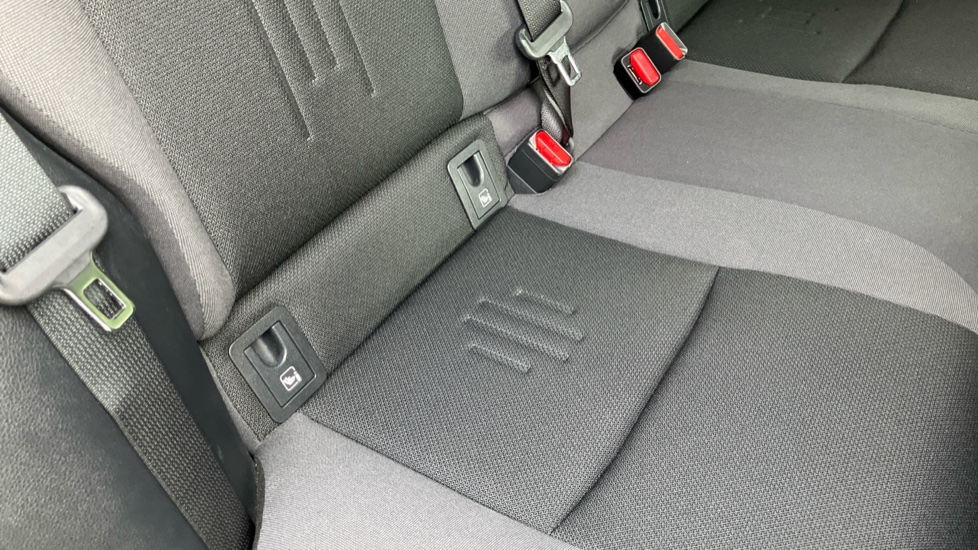 Toyota C-HR 1.8 Hybrid Design 5dr CVT Hybrid Hatchback - Image 14