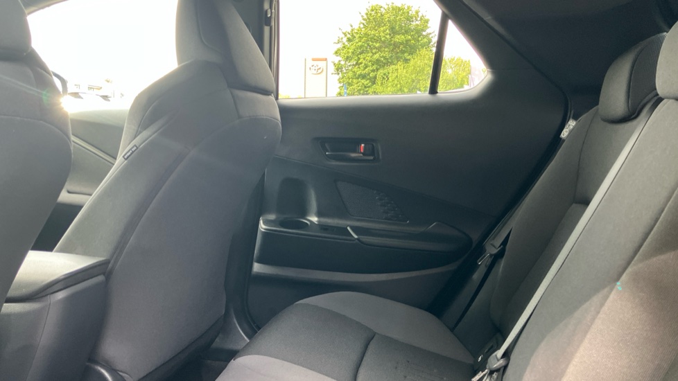 Toyota C-HR 1.8 Hybrid Design 5dr CVT Hybrid Hatchback - Image 15