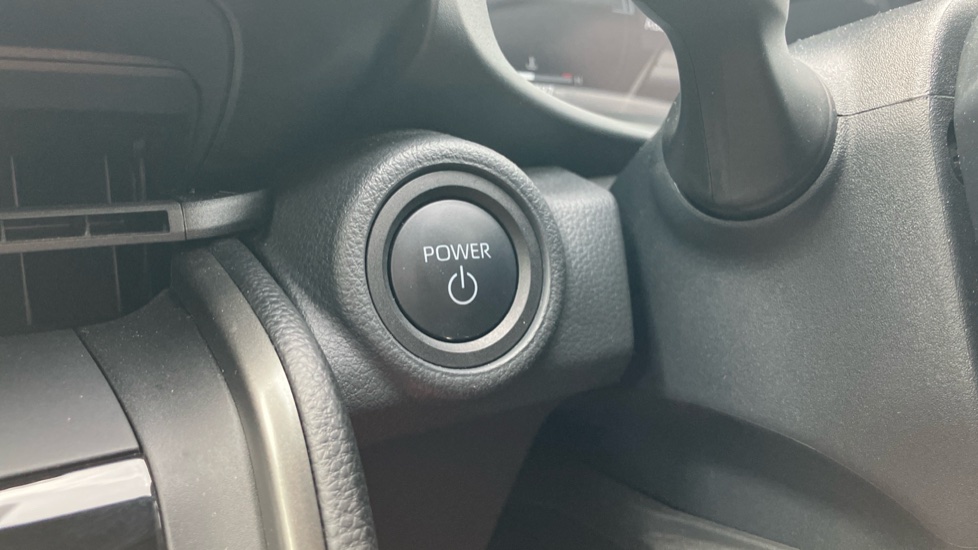 Toyota C-HR 1.8 Hybrid Design 5dr CVT Hybrid Hatchback - Image 16
