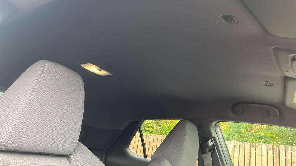 Toyota C-HR 1.8 Hybrid Design 5dr CVT Hybrid Hatchback - Image 19