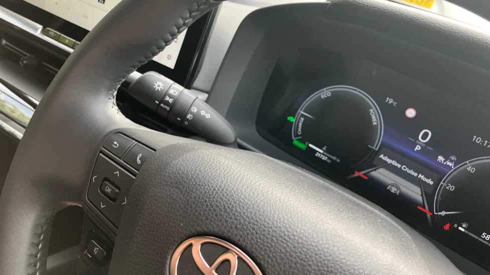 Toyota C-HR 1.8 Hybrid Design 5dr CVT Hybrid Hatchback - Image 30