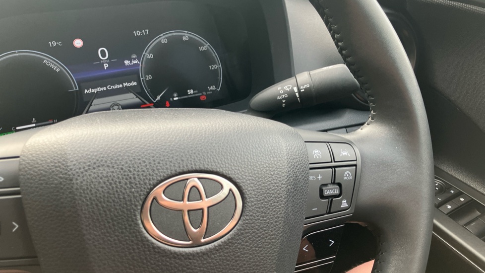 Toyota C-HR 1.8 Hybrid Design 5dr CVT Hybrid Hatchback - Image 31