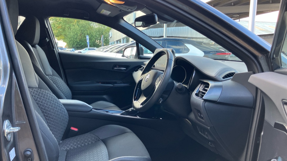 Toyota C-HR 2.0 Hybrid Design 5dr CVT Hybrid Hatchback - Image 12