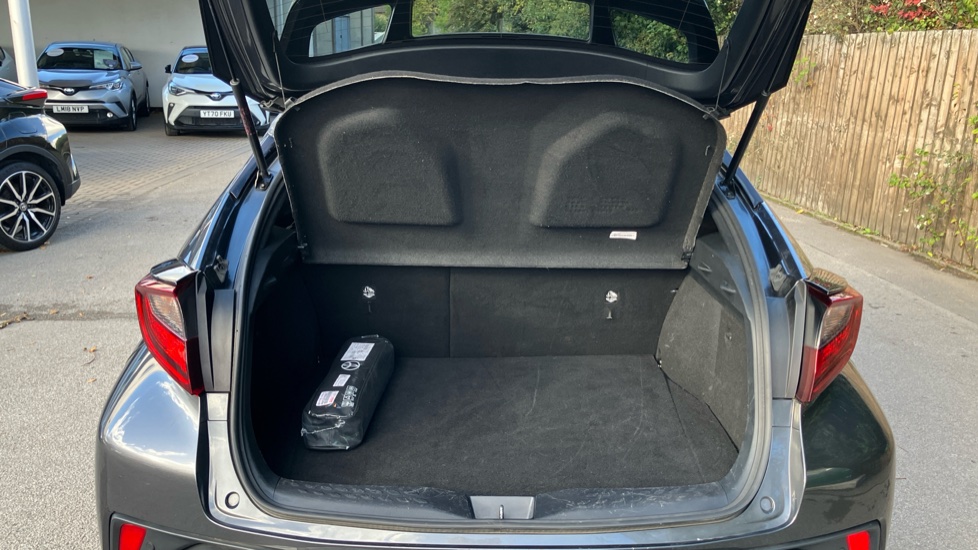Toyota C-HR 2.0 Hybrid Design 5dr CVT Hybrid Hatchback - Image 13