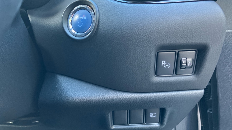 Toyota C-HR 2.0 Hybrid Design 5dr CVT Hybrid Hatchback - Image 16