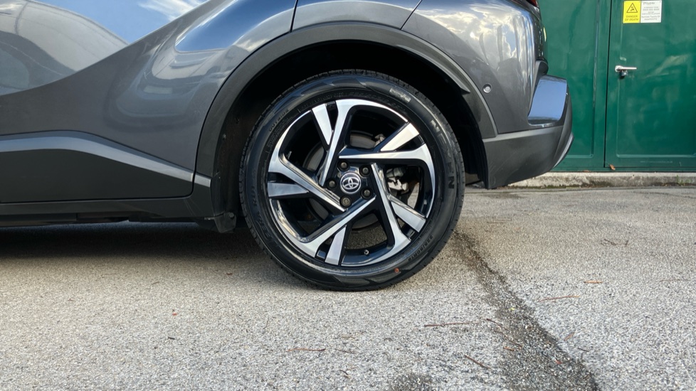Toyota C-HR 2.0 Hybrid Design 5dr CVT Hybrid Hatchback - Image 25
