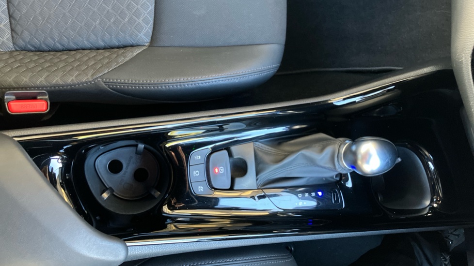 Toyota C-HR 2.0 Hybrid Design 5dr CVT Hybrid Hatchback - Image 50