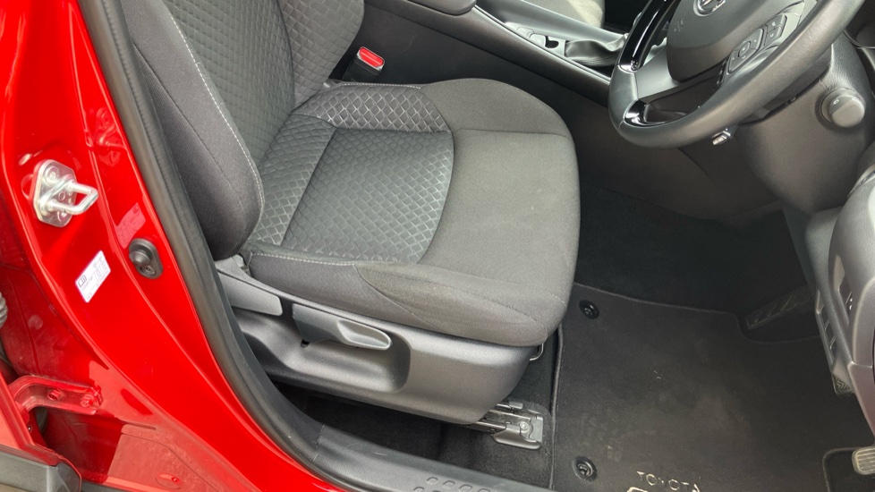 Toyota C-HR 1.8 Hybrid Icon 5dr CVT Hybrid Hatchback - Image 17