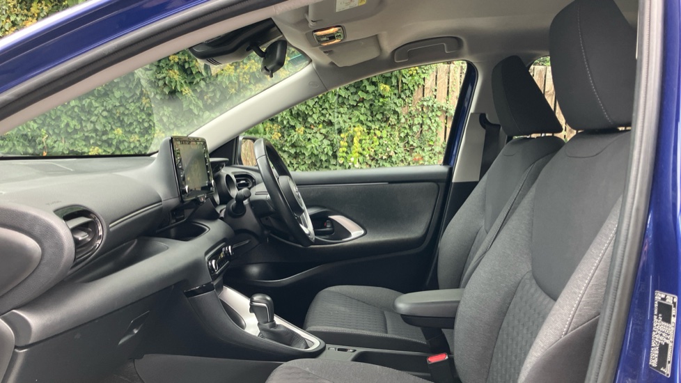 Toyota Yaris 1.5 Hybrid Design 5dr CVT Hybrid Hatchback - Image 5