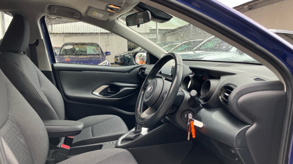 Toyota Yaris 1.5 Hybrid Design 5dr CVT Hybrid Hatchback - Image 12