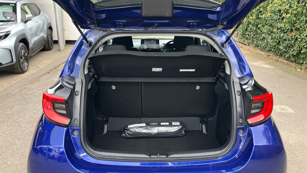 Toyota Yaris 1.5 Hybrid Design 5dr CVT Hybrid Hatchback - Image 13