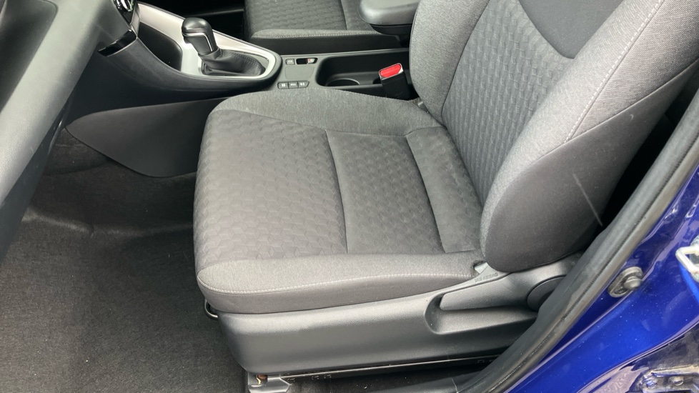 Toyota Yaris 1.5 Hybrid Design 5dr CVT Hybrid Hatchback - Image 17