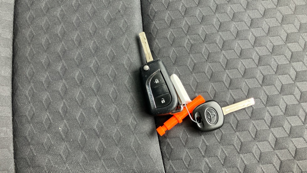 Toyota Yaris 1.5 Hybrid Design 5dr CVT Hybrid Hatchback - Image 28