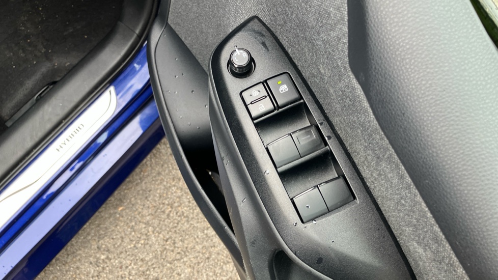 Toyota Yaris 1.5 Hybrid Design 5dr CVT Hybrid Hatchback - Image 30