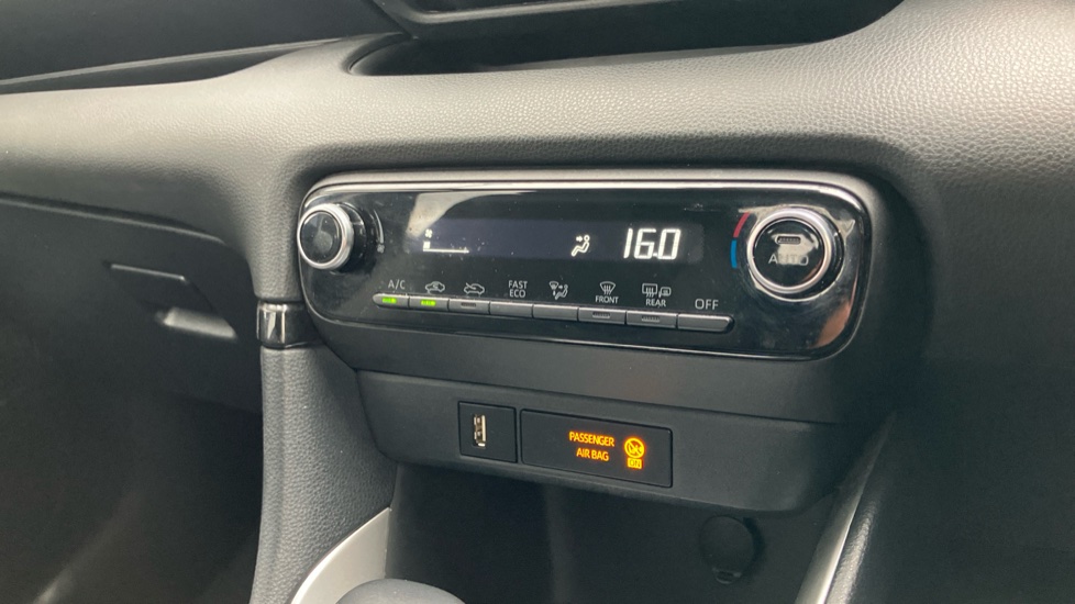 Toyota Yaris 1.5 Hybrid Design 5dr CVT Hybrid Hatchback - Image 34