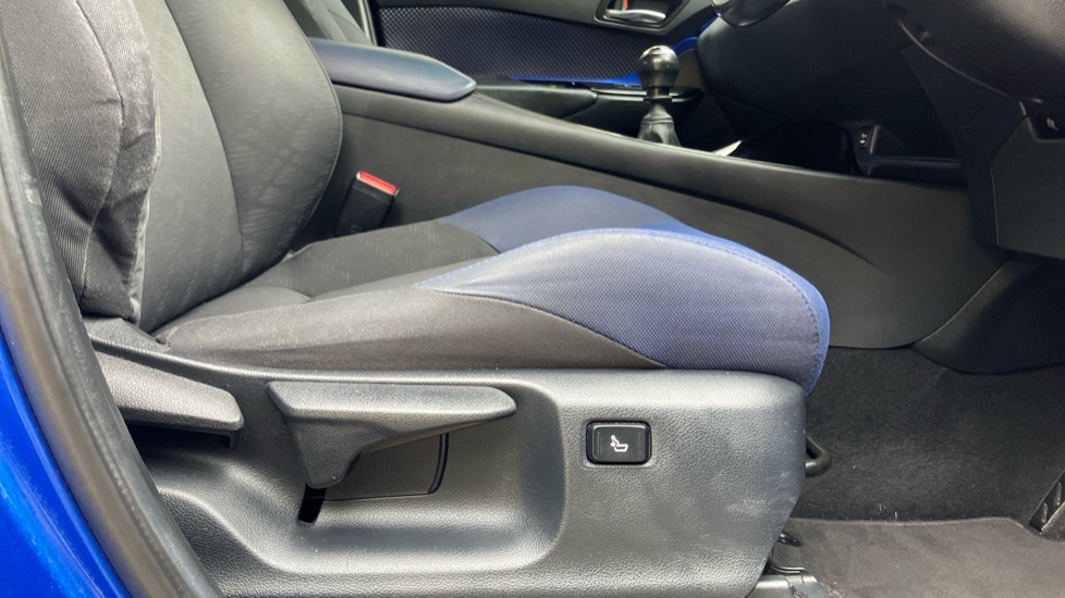 Toyota C-HR 1.2T Dynamic 5dr Petrol Hatchback - Image 30