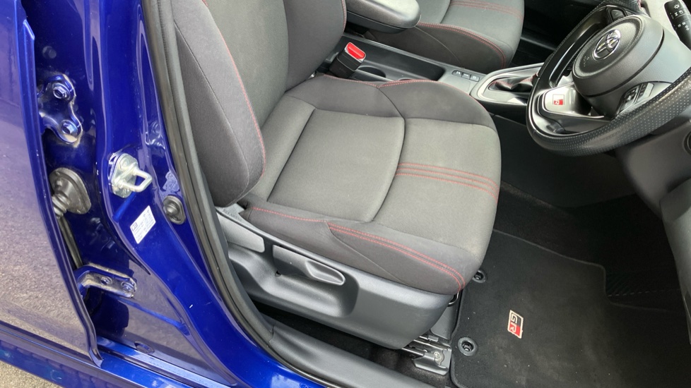 Toyota Yaris 1.5 Hybrid GR Sport 5dr CVT Hybrid Hatchback - Image 17