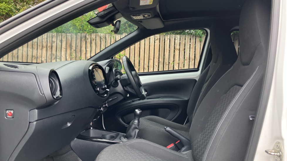 Toyota Aygo X 1.0 VVT-i Edge 5dr Petrol Hatchback - Image 5
