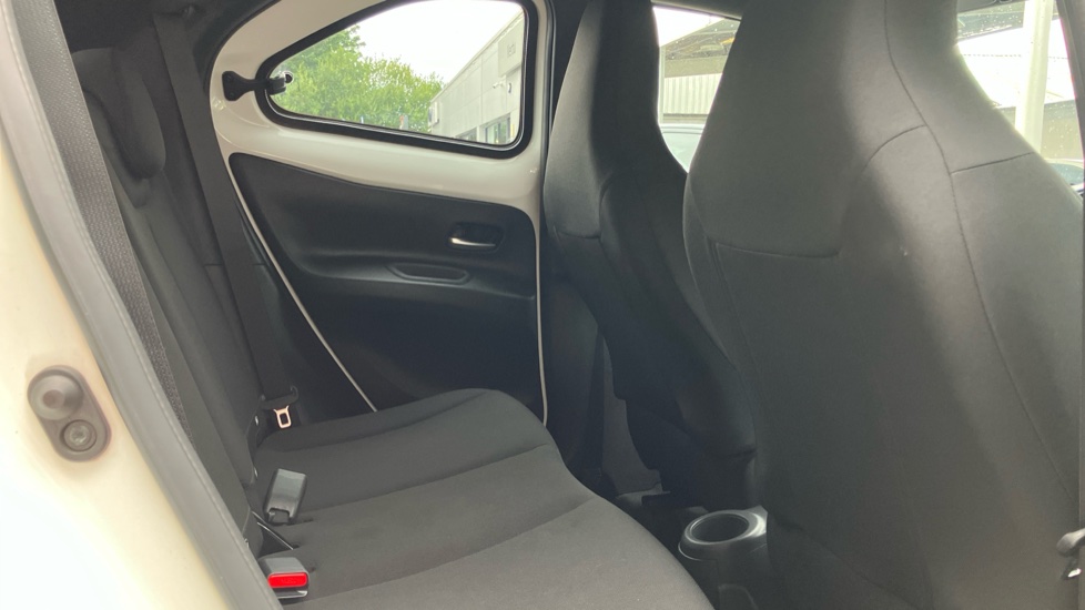 Toyota Aygo X 1.0 VVT-i Edge 5dr Petrol Hatchback - Image 8