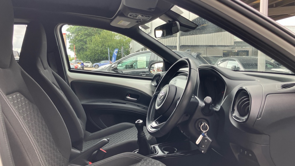 Toyota Aygo X 1.0 VVT-i Edge 5dr Petrol Hatchback - Image 12