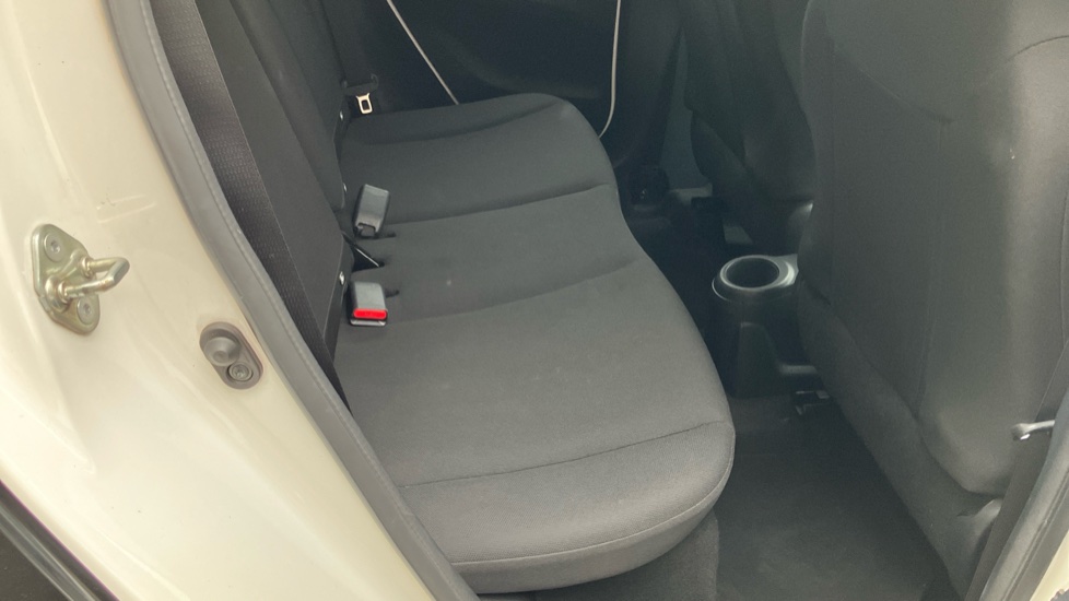 Toyota Aygo X 1.0 VVT-i Edge 5dr Petrol Hatchback - Image 14