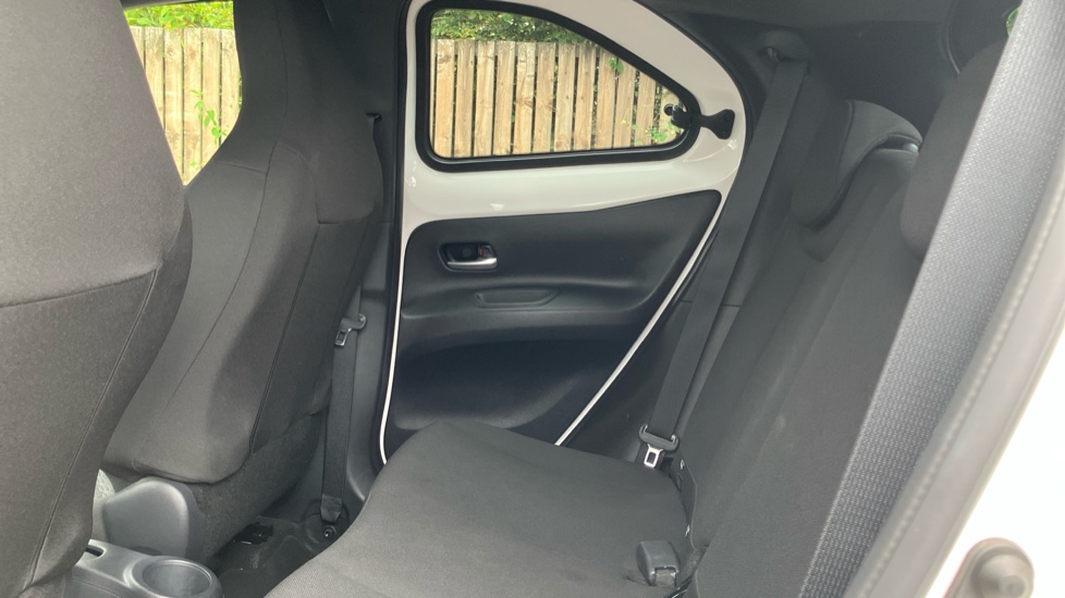 Toyota Aygo X 1.0 VVT-i Edge 5dr Petrol Hatchback - Image 15