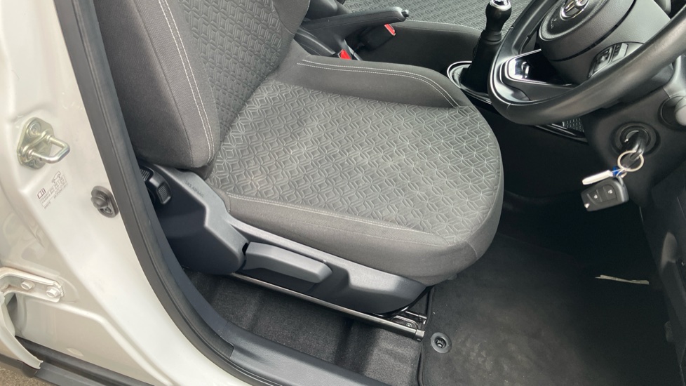 Toyota Aygo X 1.0 VVT-i Edge 5dr Petrol Hatchback - Image 17
