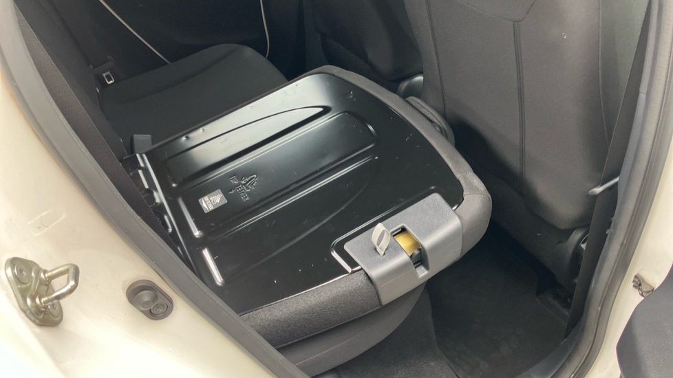 Toyota Aygo X 1.0 VVT-i Edge 5dr Petrol Hatchback - Image 18