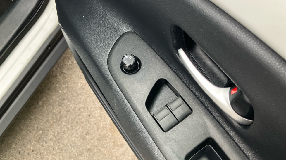 Toyota Aygo X 1.0 VVT-i Edge 5dr Petrol Hatchback - Image 30