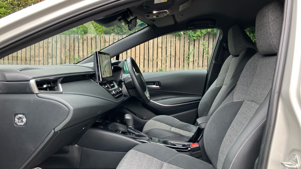 Toyota Corolla 1.8 Hybrid Design 5dr CVT Hybrid Estate - Image 5