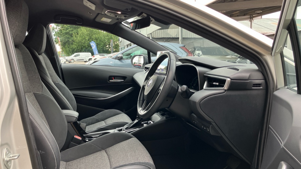 Toyota Corolla 1.8 Hybrid Design 5dr CVT Hybrid Estate - Image 12