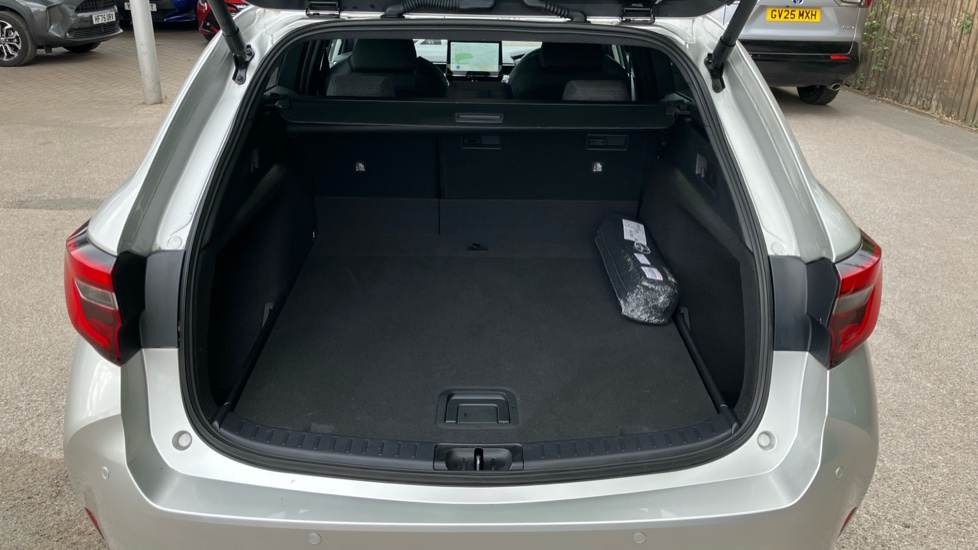 Toyota Corolla 1.8 Hybrid Design 5dr CVT Hybrid Estate - Image 13