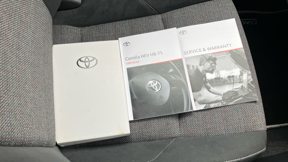 Toyota Corolla 1.8 Hybrid Design 5dr CVT Hybrid Estate - Image 27
