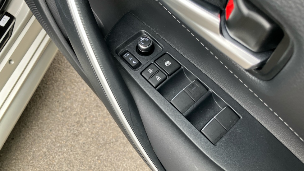 Toyota Corolla 1.8 Hybrid Design 5dr CVT Hybrid Estate - Image 31