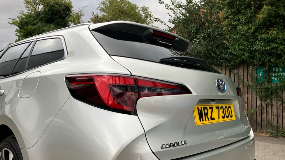 Toyota Corolla 1.8 Hybrid Design 5dr CVT Hybrid Estate - Image 40