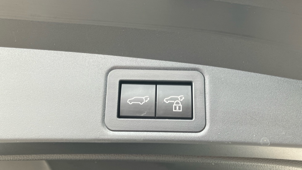 Toyota Corolla 1.8 Hybrid Design 5dr CVT Hybrid Estate - Image 46