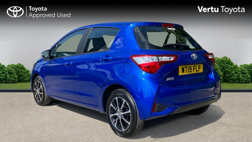 Toyota Yaris 1.5 VVT-i Icon Tech 5dr Petrol Hatchback - Image 4
