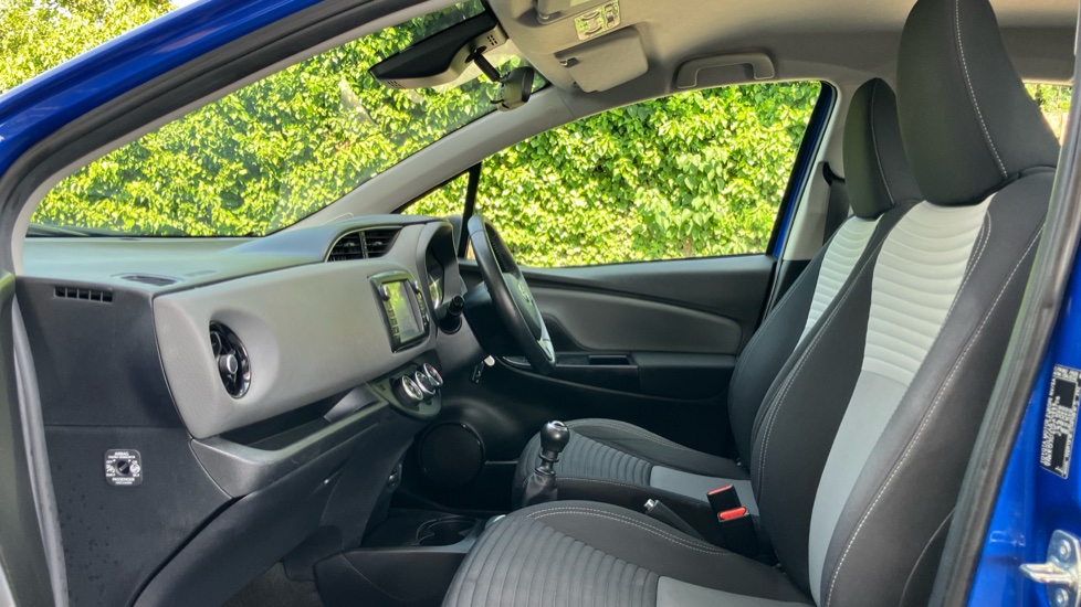 Toyota Yaris 1.5 VVT-i Icon Tech 5dr Petrol Hatchback - Image 5