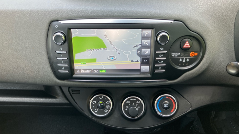 Toyota Yaris 1.5 VVT-i Icon Tech 5dr Petrol Hatchback - Image 9