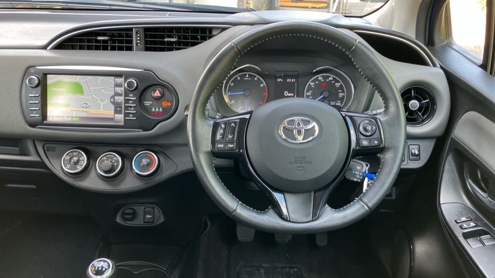 Toyota Yaris 1.5 VVT-i Icon Tech 5dr Petrol Hatchback - Image 10